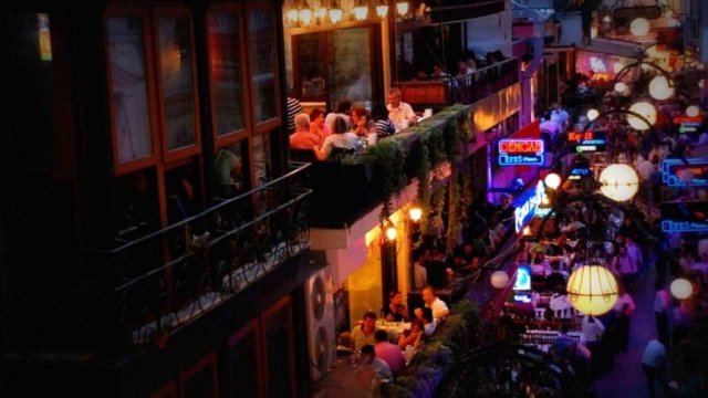 زندگی شبانه در منطقه تکسیم استانبول