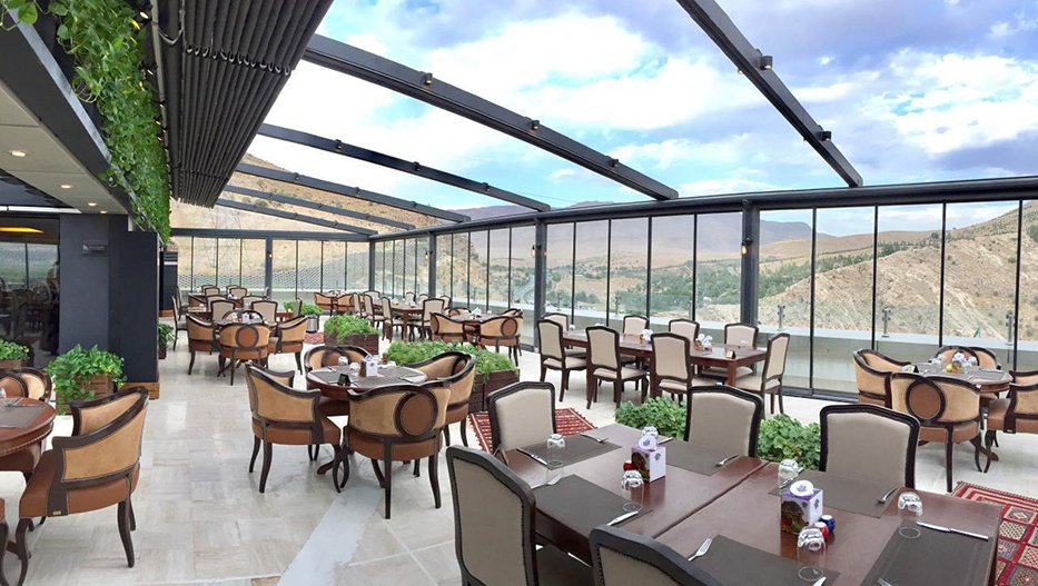 رستوران گردان هتل شیراز در شیراز