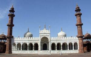مسجد موتی در کدام شهر هندوستان است؟