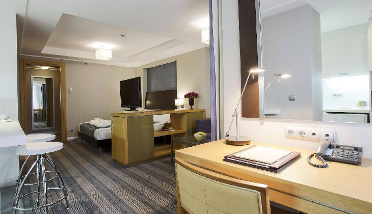 Housez Suites & Apartments