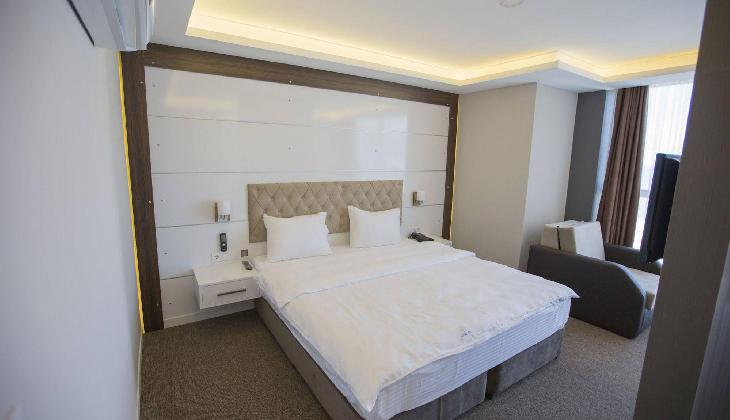 Royal Life Exclusive