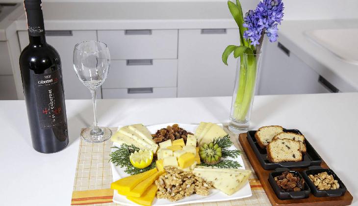 Housez Suites & Apartments