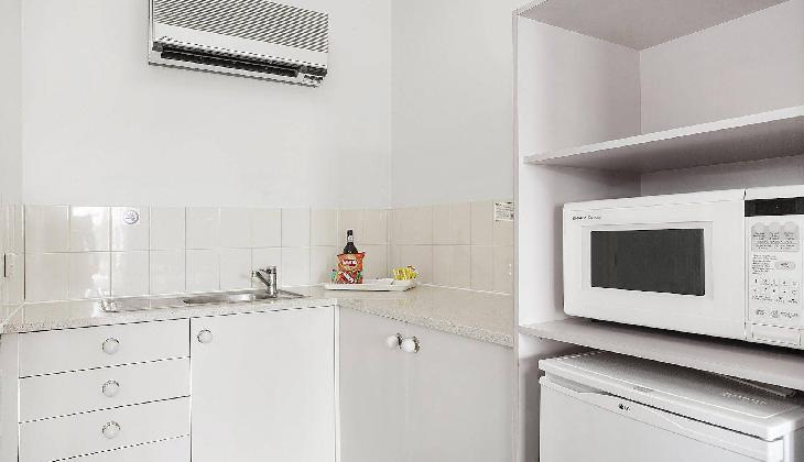 Coopers Colonial Motel