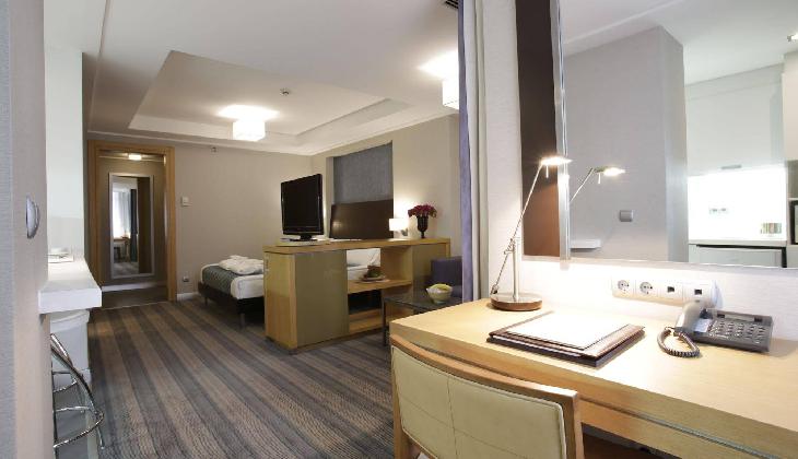 Housez Suites & Apartments