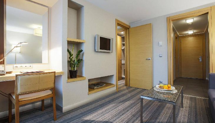 Housez Suites & Apartments