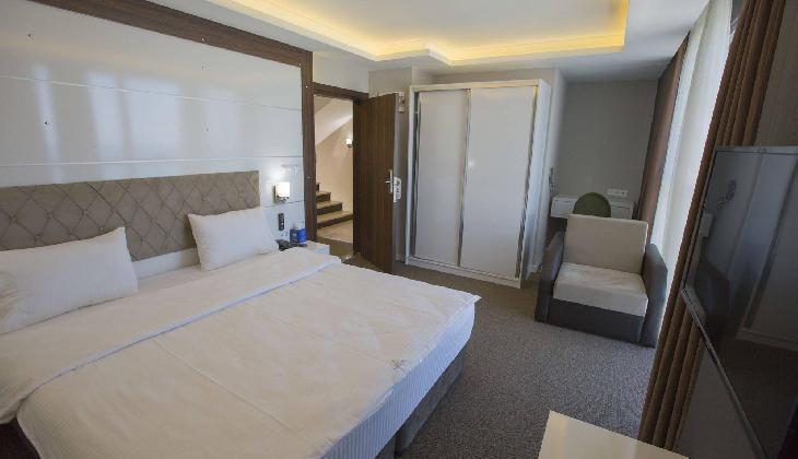 Royal Life Exclusive