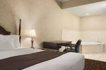 Days Inn - Toronto East Lakeview