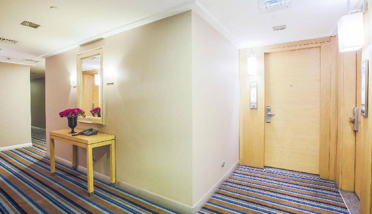 Housez Suites & Apartments