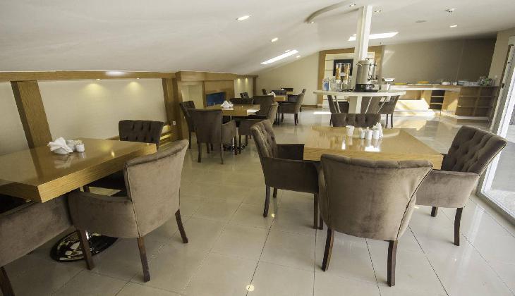 De Maison Airport Hotel