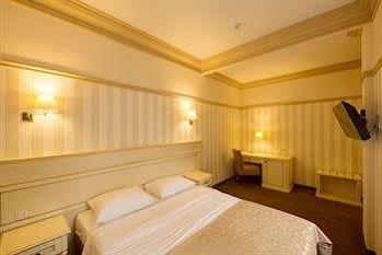 Premier Geneva Hotel