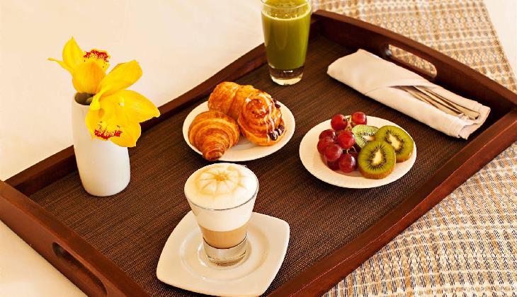 هتل بلوبی بلک استون