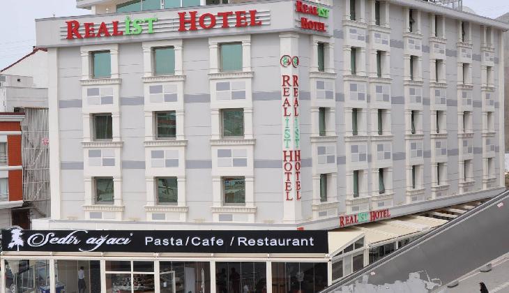 Realist Hotel