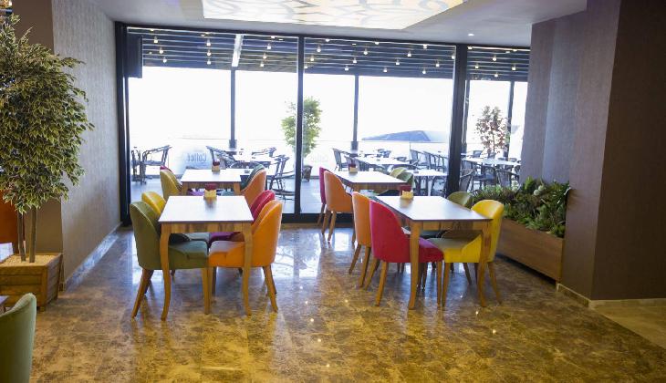 Royal Life Exclusive