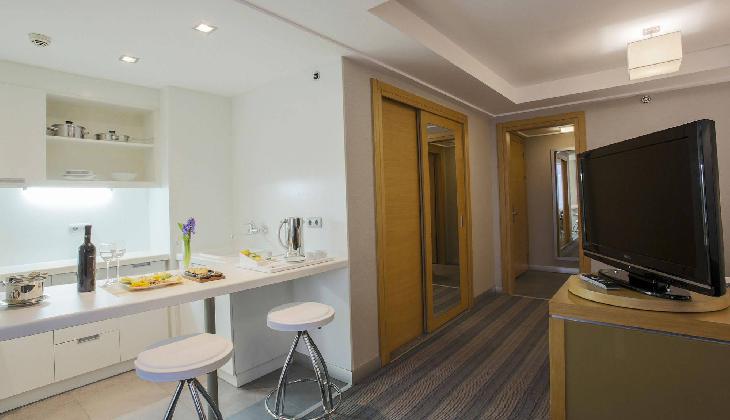 Housez Suites & Apartments