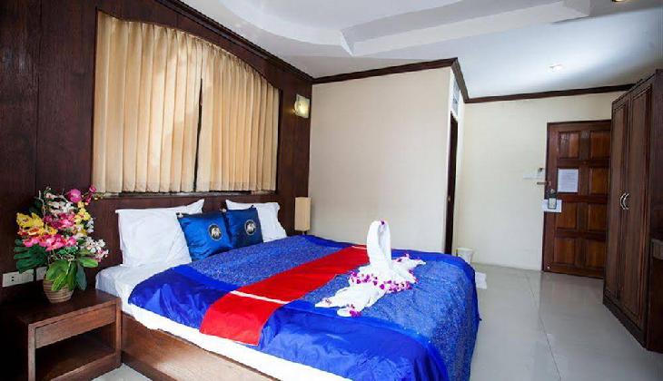 هتل تریپل راند پلیس