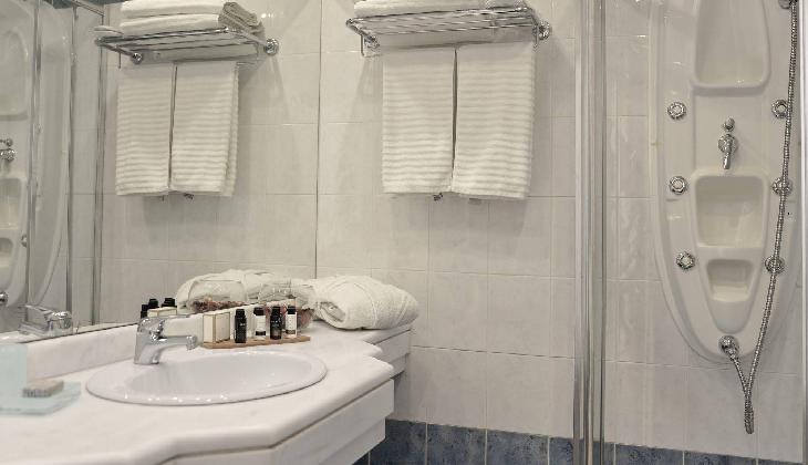 Athens Atrium Hotel & Jacuzzi Suites