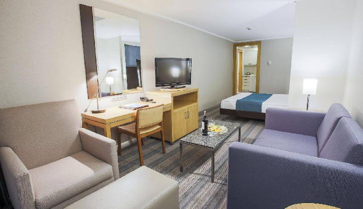 Housez Suites & Apartments