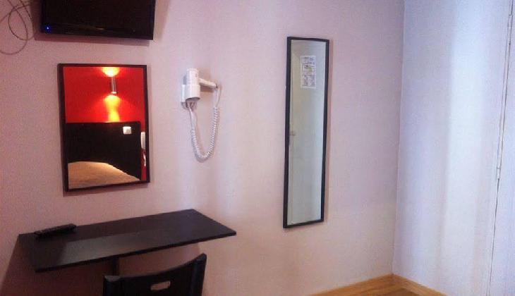 Hipotel Paris Buttes Chaumont Pyrénées