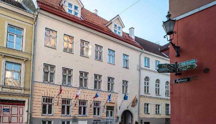 Three Crowns Residents