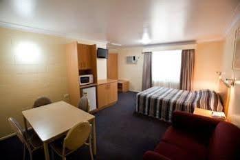 All Seasons Motor Lodge