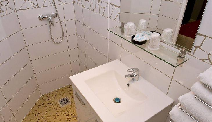 Hipotel Paris Buttes Chaumont Pyrénées