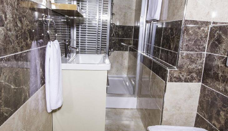 De Maison Airport Hotel