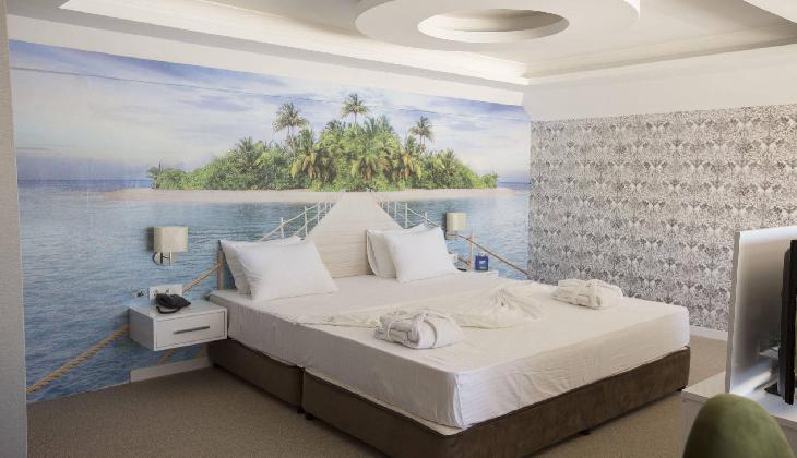 Royal Life Exclusive