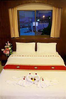 هتل تریپل راند پلیس