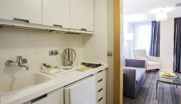 Housez Suites & Apartments