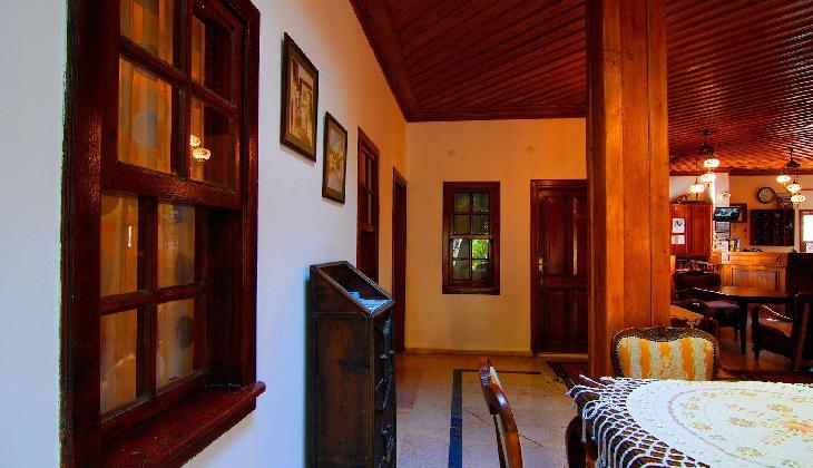 White Garden Pansion