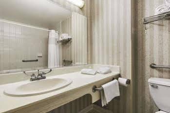 Days Inn - Toronto East Lakeview