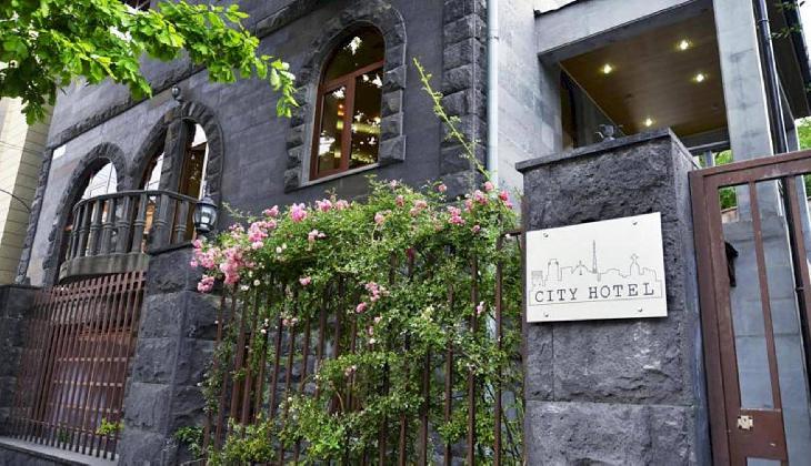 City Hotel
