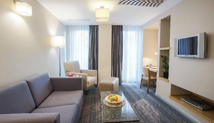 Housez Suites & Apartments