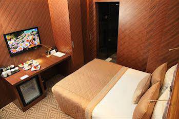 Zimmer Bosphorus Hotel