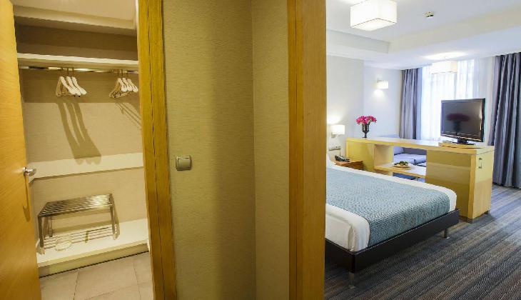 Housez Suites & Apartments