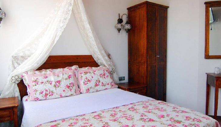 White Garden Pansion