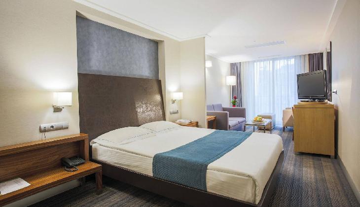 Housez Suites & Apartments