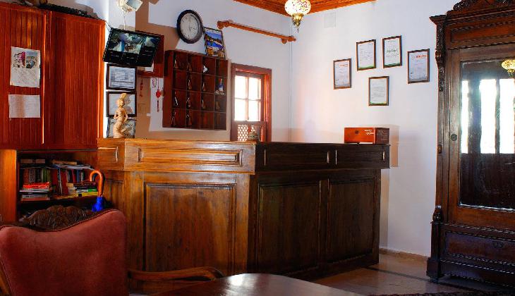 White Garden Pansion