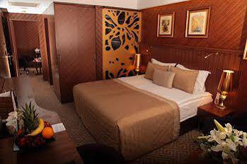 Zimmer Bosphorus Hotel