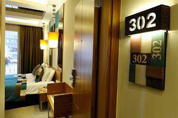 Collage Taksim Hotel