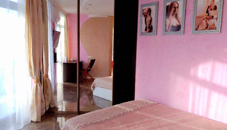 Rock Hotel First Line