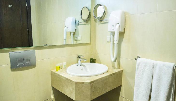 Colosseum Marina Hotel Batumi