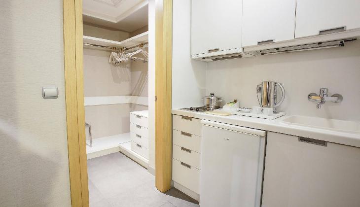 Housez Suites & Apartments