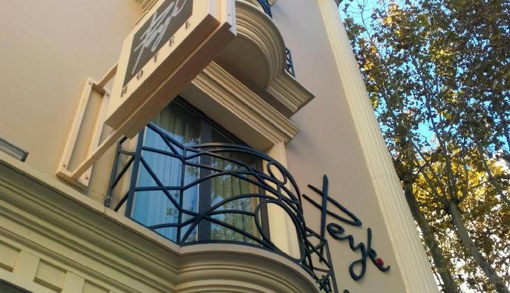 Peyk Hotel