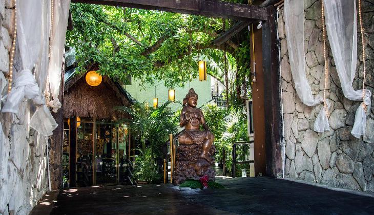 Blue Parrot 5th Avenue