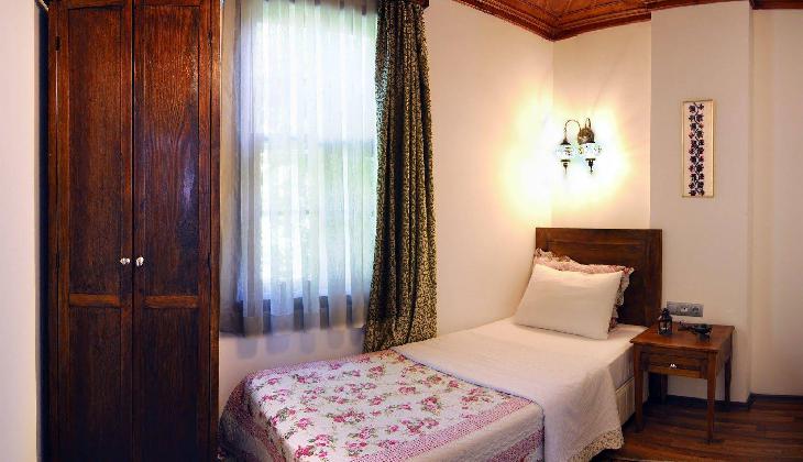 White Garden Pansion