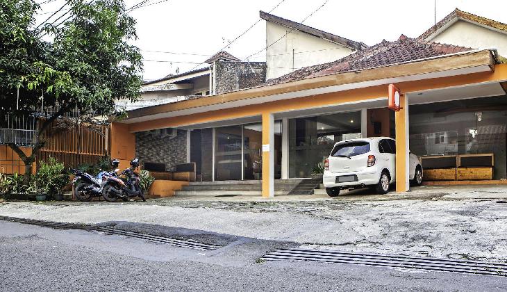 RedDoorz near Exit Tol Pasteur