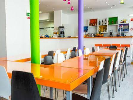 Golden Tram 242 Lisbonne Hostel