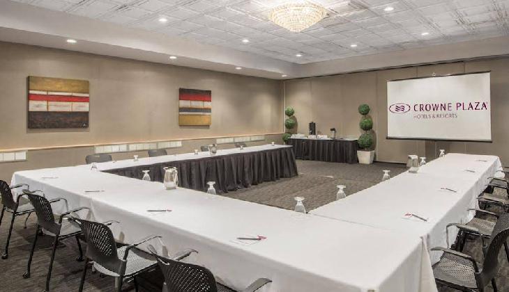 Crowne Plaza Montreal Airport