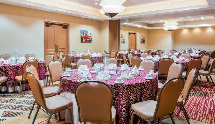 Crowne Plaza Hotel Houston River Oaks